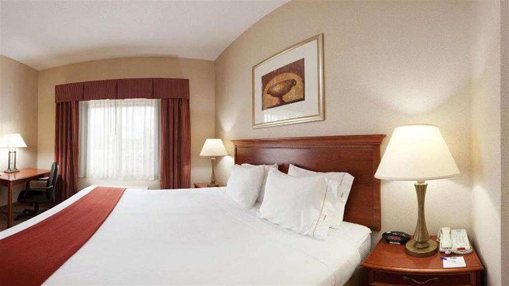 Holiday Inn Express Hotel & Suites Grand Blanc By Ihg Exterior photo