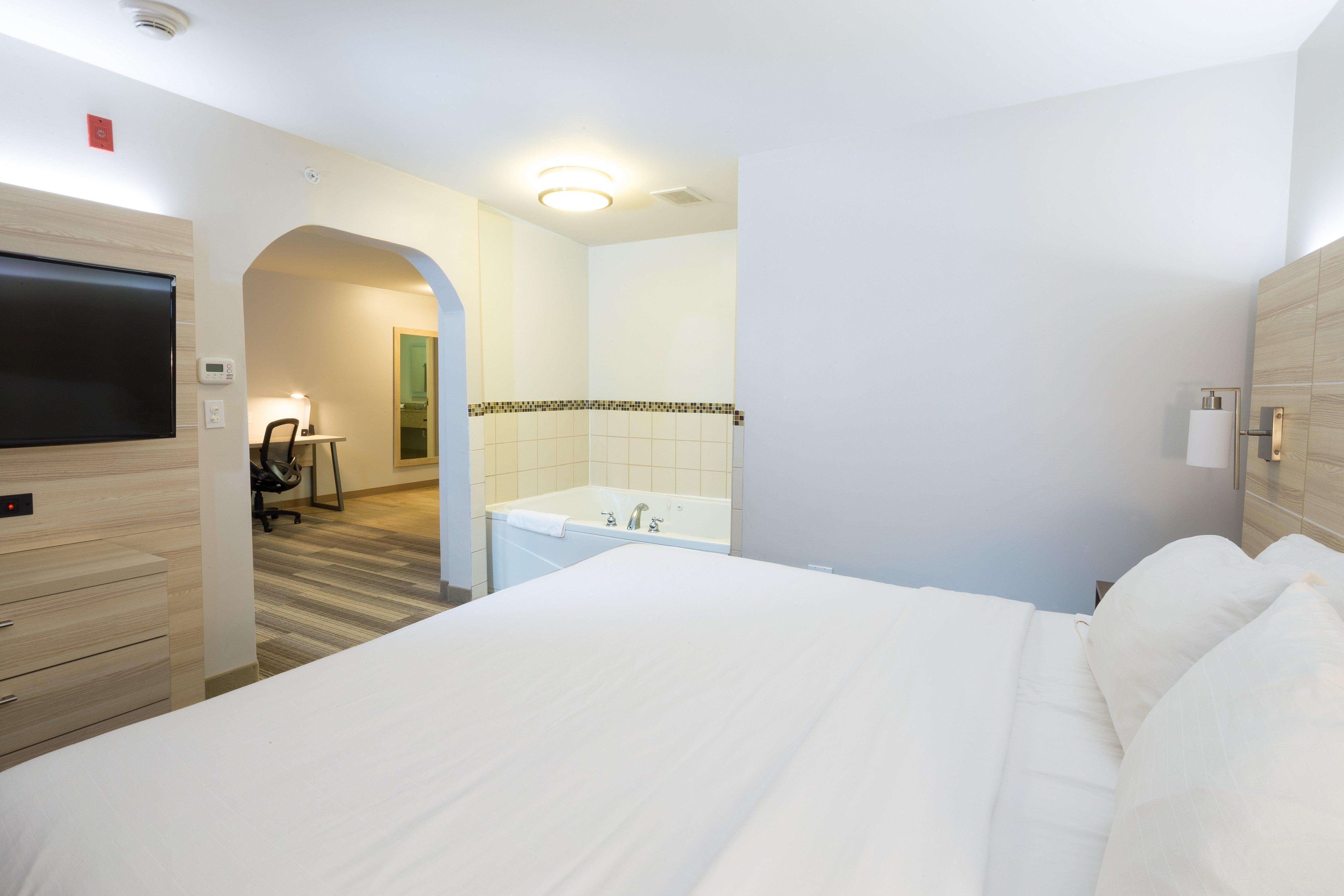 Holiday Inn Express Hotel & Suites Grand Blanc By Ihg Exterior photo