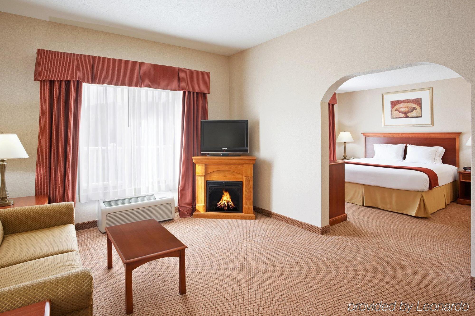 Holiday Inn Express Hotel & Suites Grand Blanc By Ihg Exterior photo