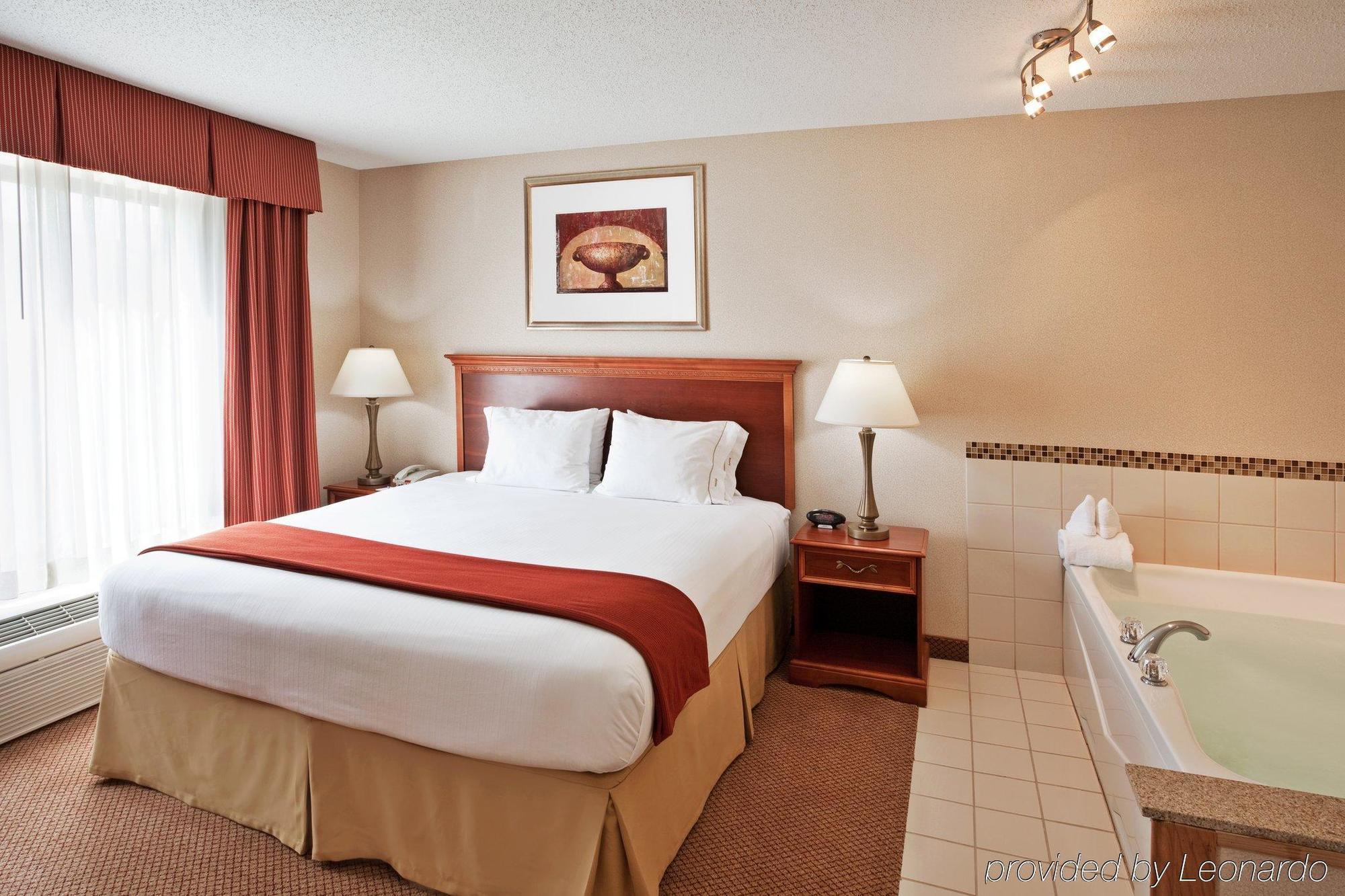 Holiday Inn Express Hotel & Suites Grand Blanc By Ihg Exterior photo